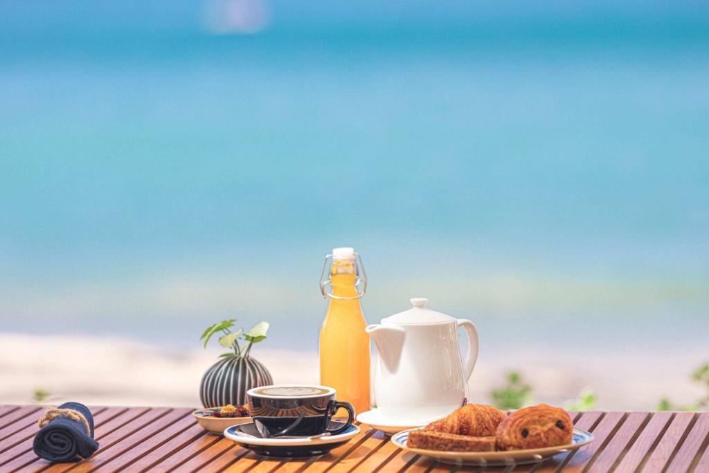 Breakfast at the Seaside with Shimmer